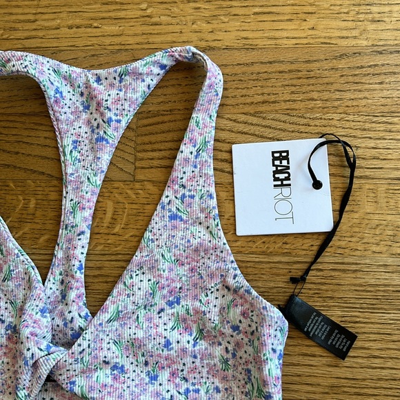NWT | Beach Riot | Twist Top in Floral Pattern | Size Medium - Picture 5 of 5